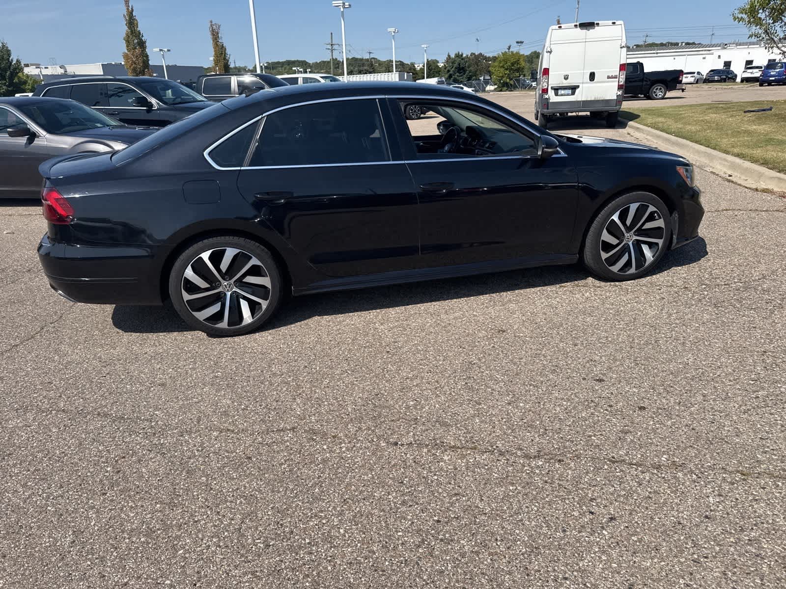 Thumbnail: 2017 Volkswagen Passat - 10