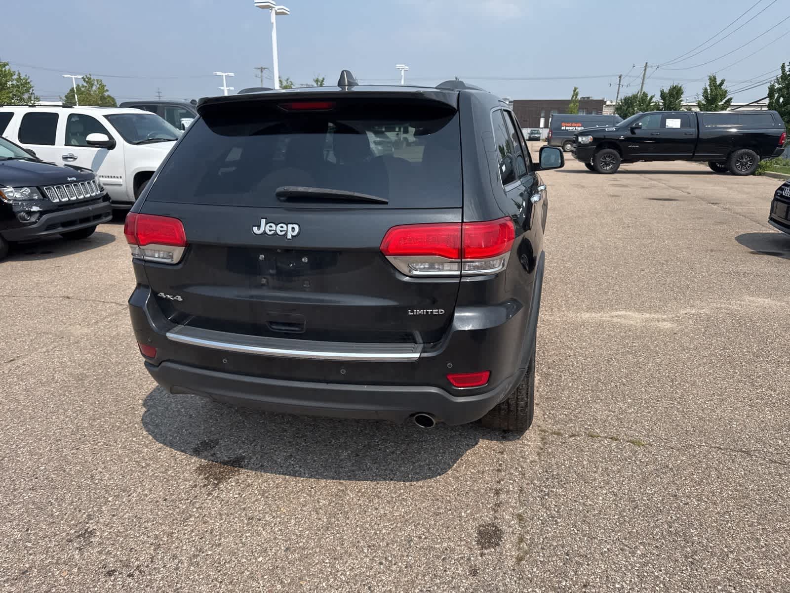 Thumbnail: 2015 Jeep Grand Cherokee - 18