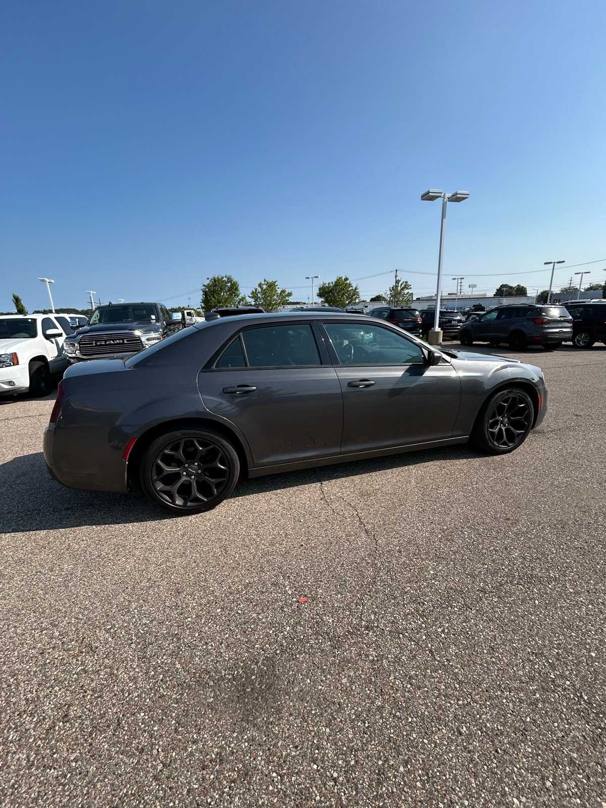 Thumbnail: 2019 Chrysler 300 - 15