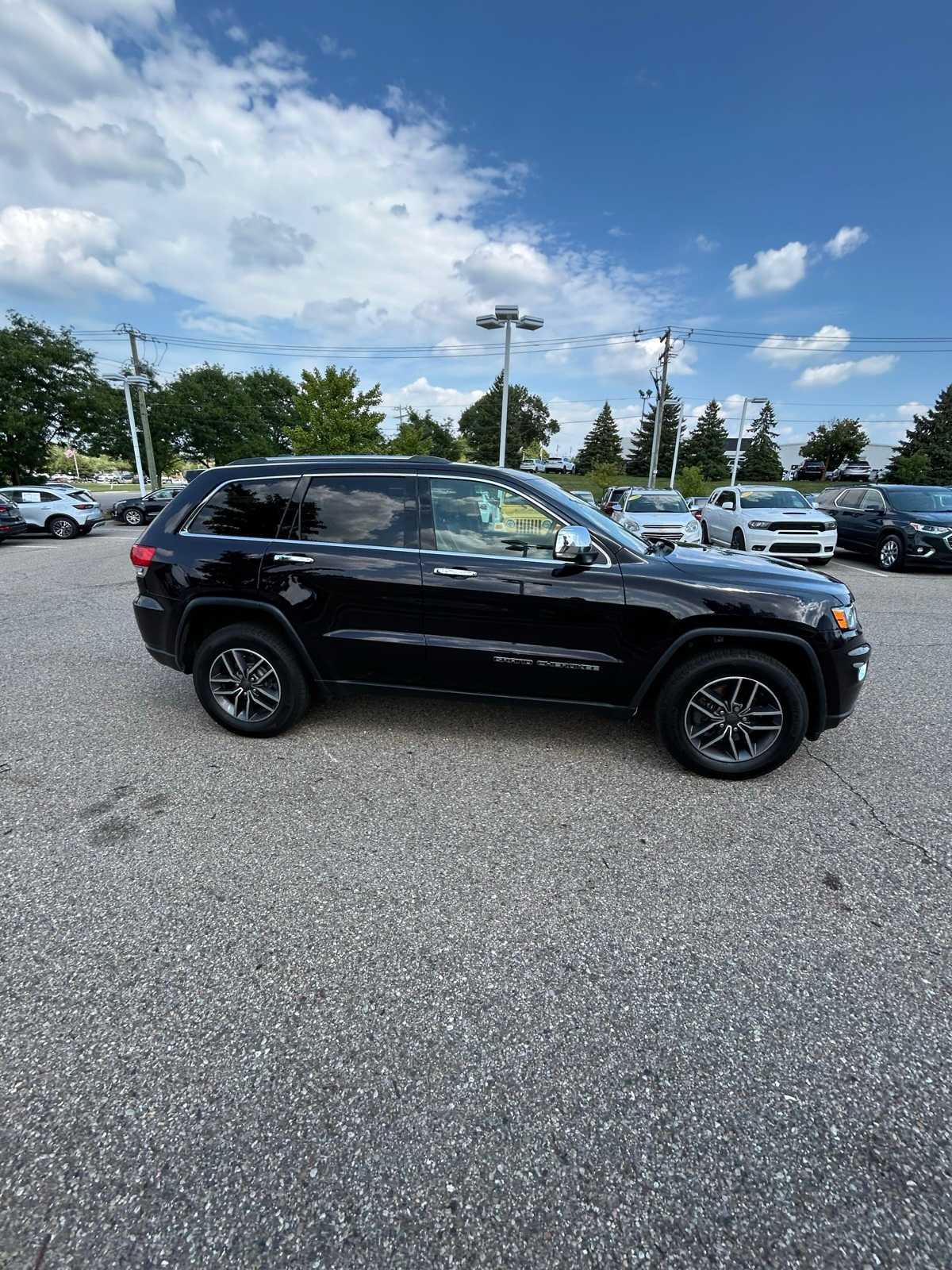 Thumbnail: 2019 Jeep Grand Cherokee - 10