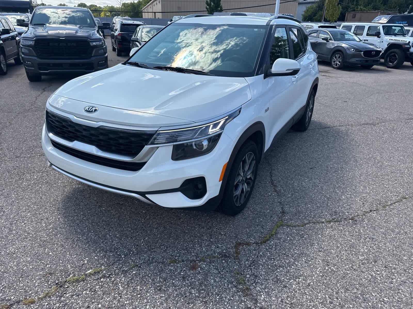 Thumbnail: 2021 Kia Seltos - 2