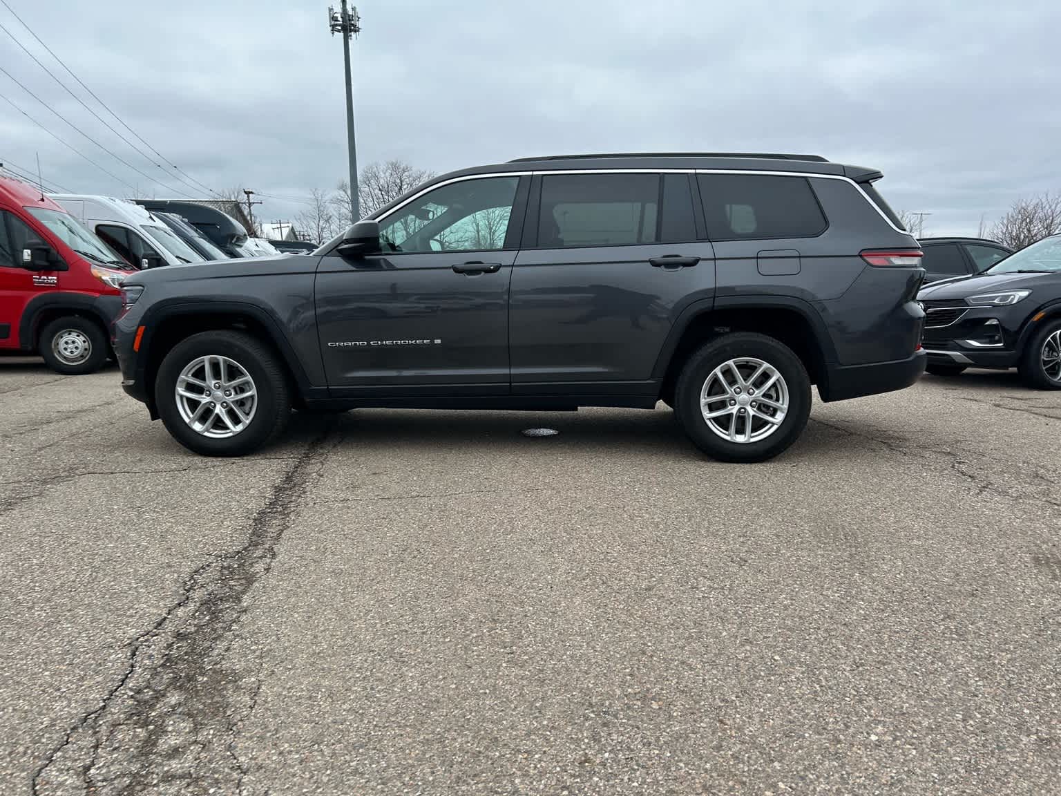 Thumbnail: 2024 Jeep Grand Cherokee L - 28