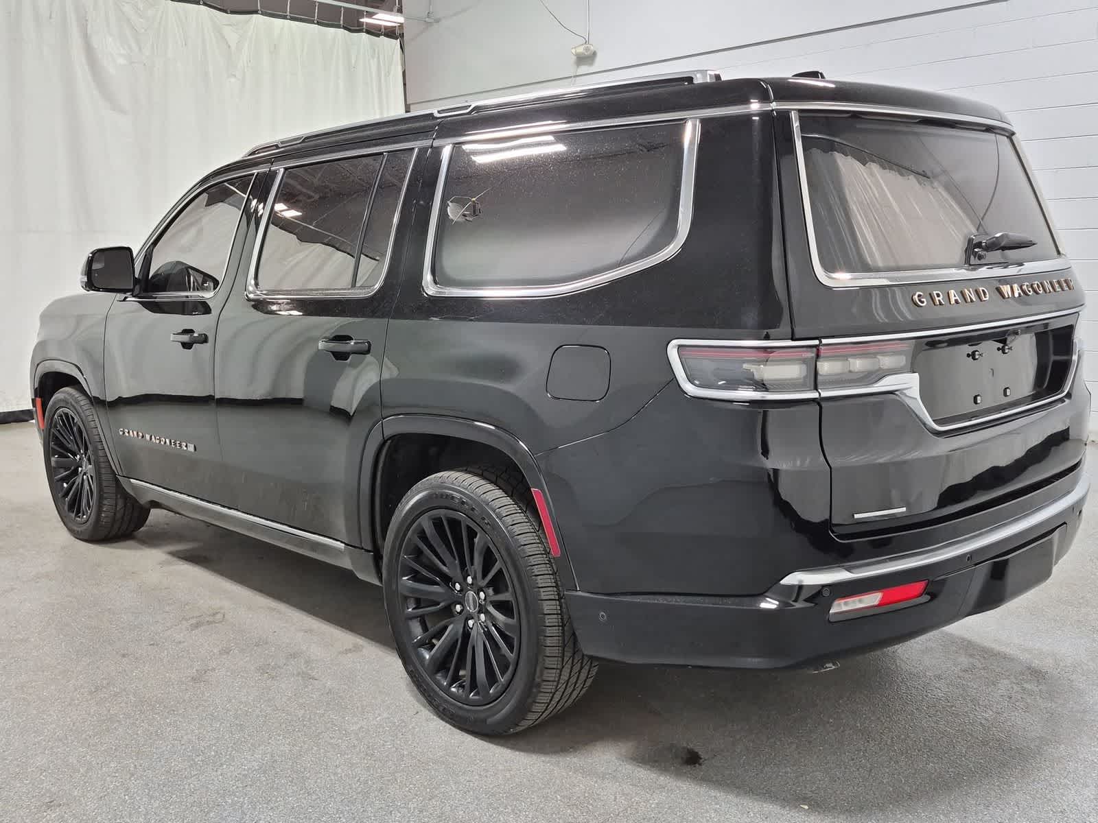 Thumbnail: 2022 Jeep Grand Wagoneer - 12