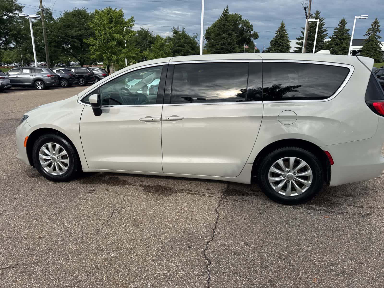 Thumbnail: 2017 Chrysler Pacifica - 27