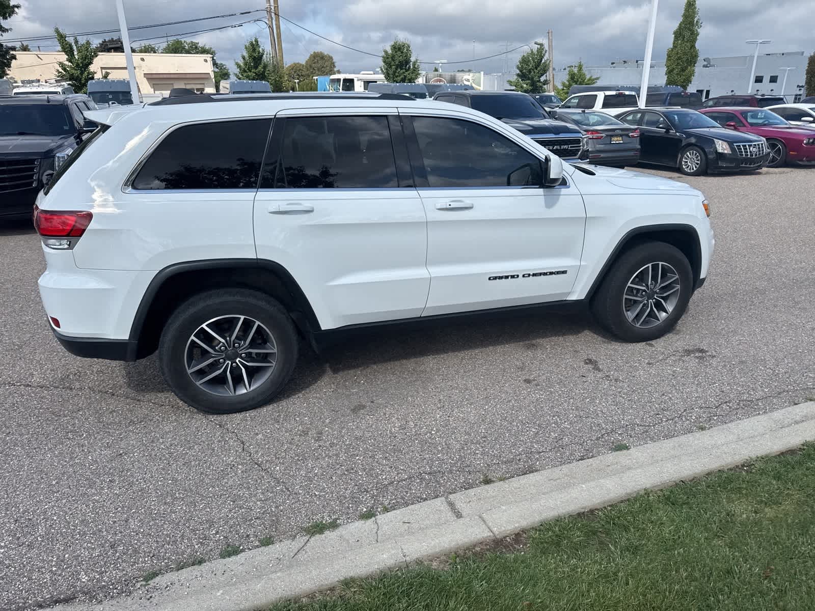 Thumbnail: 2020 Jeep Grand Cherokee - 16