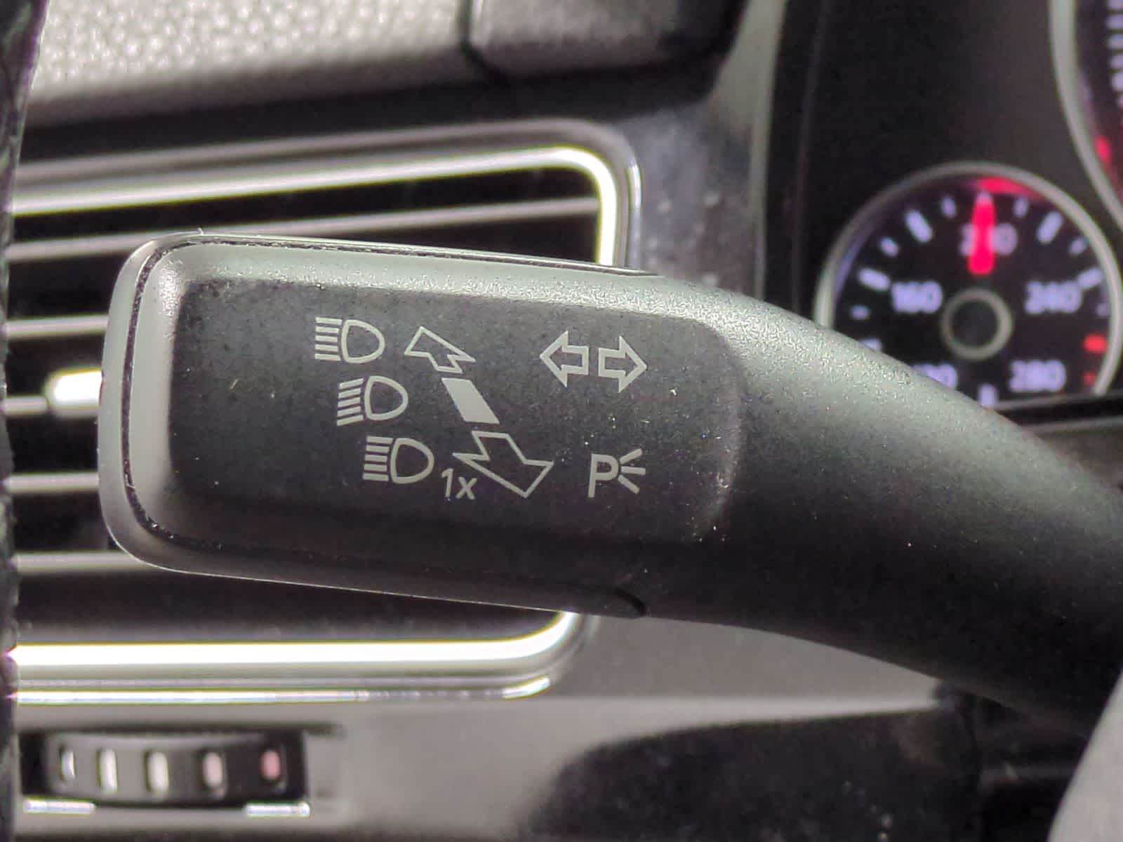 Thumbnail: 2014 Volkswagen Touareg - 27