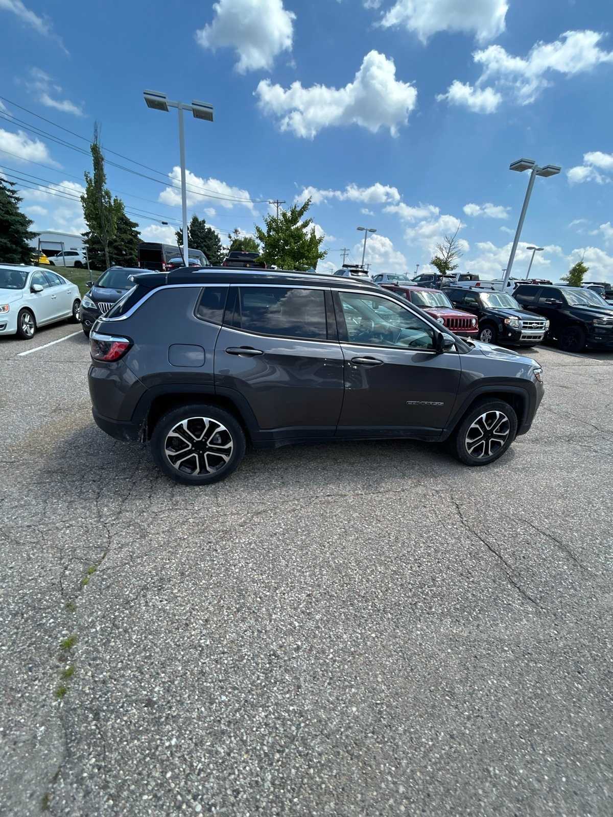 Thumbnail: 2022 Jeep Compass - 14