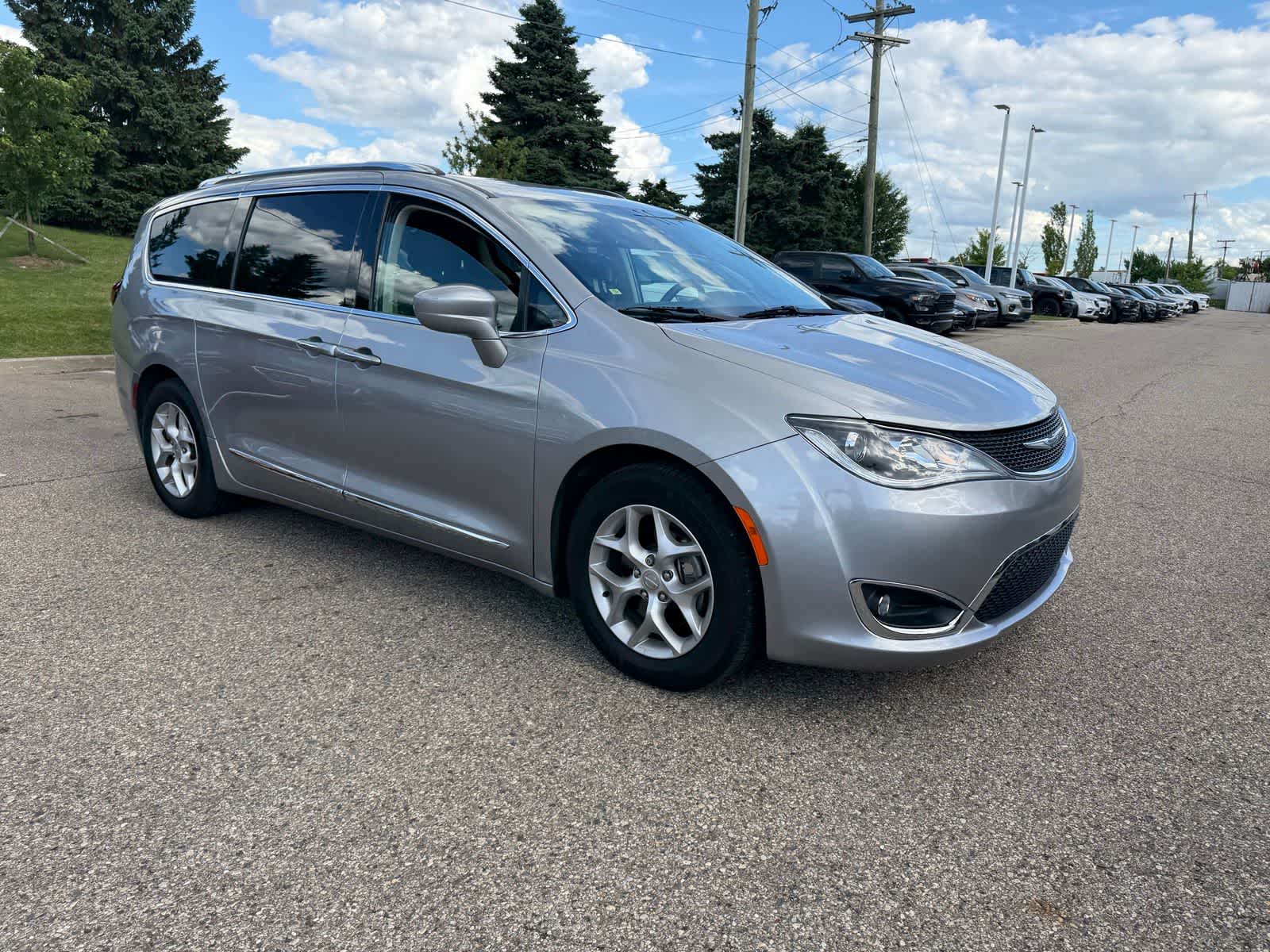 Thumbnail: 2018 Chrysler Pacifica - 9