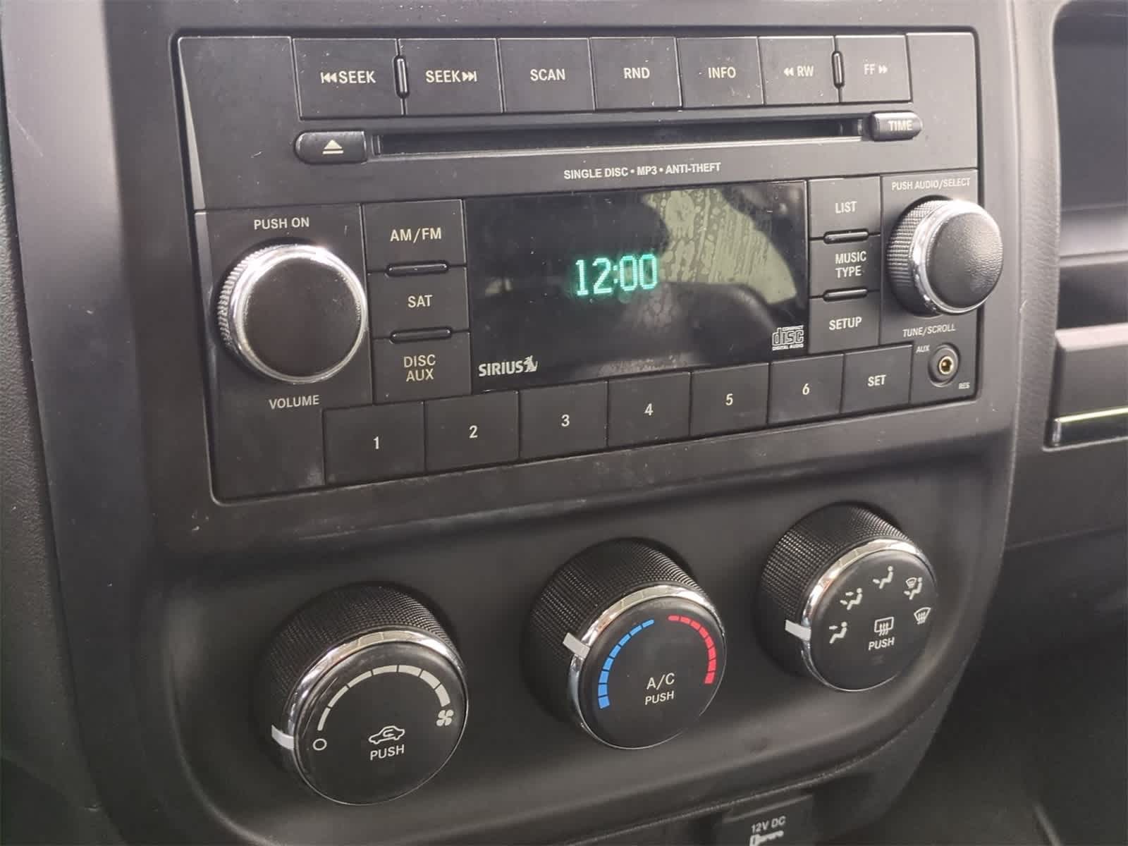 Thumbnail: 2015 Jeep Patriot - 29