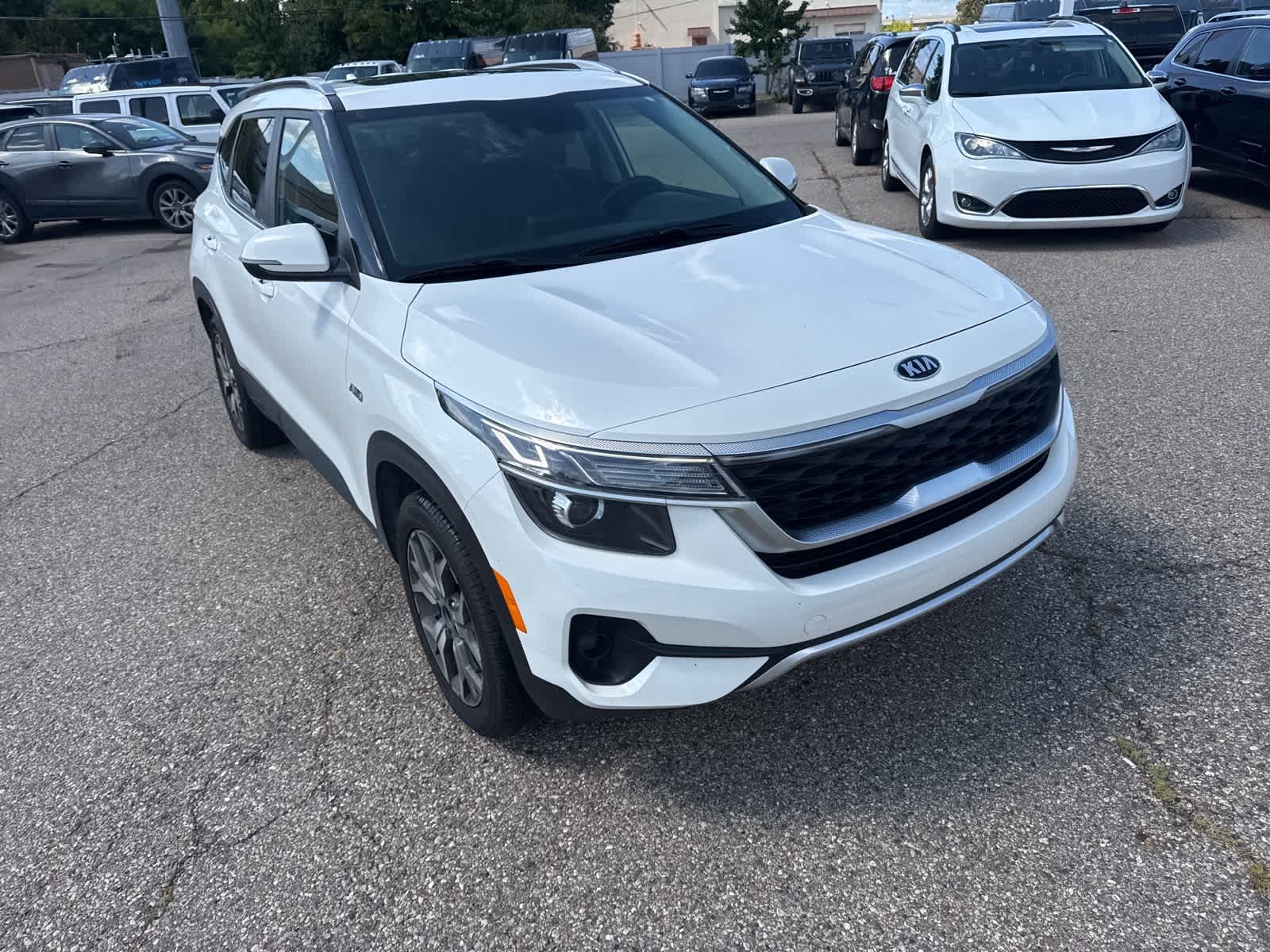 Thumbnail: 2021 Kia Seltos - 7
