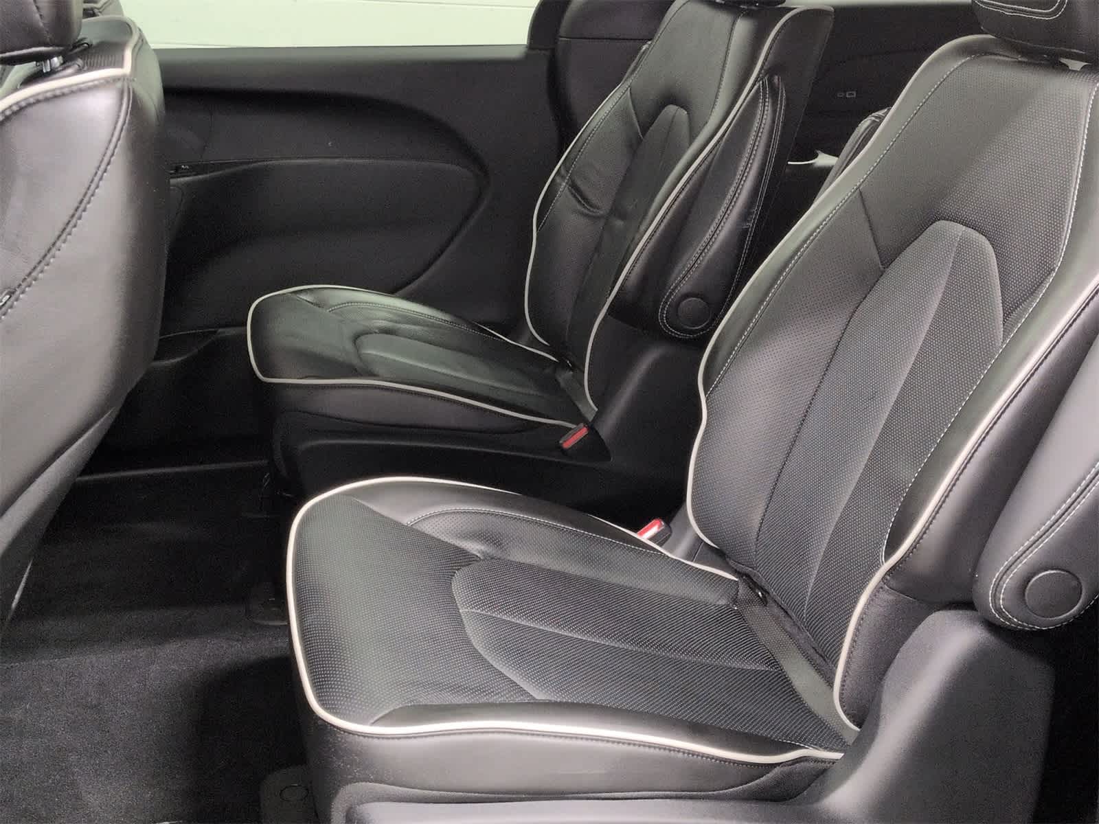 Thumbnail: 2022 Chrysler Pacifica - 21