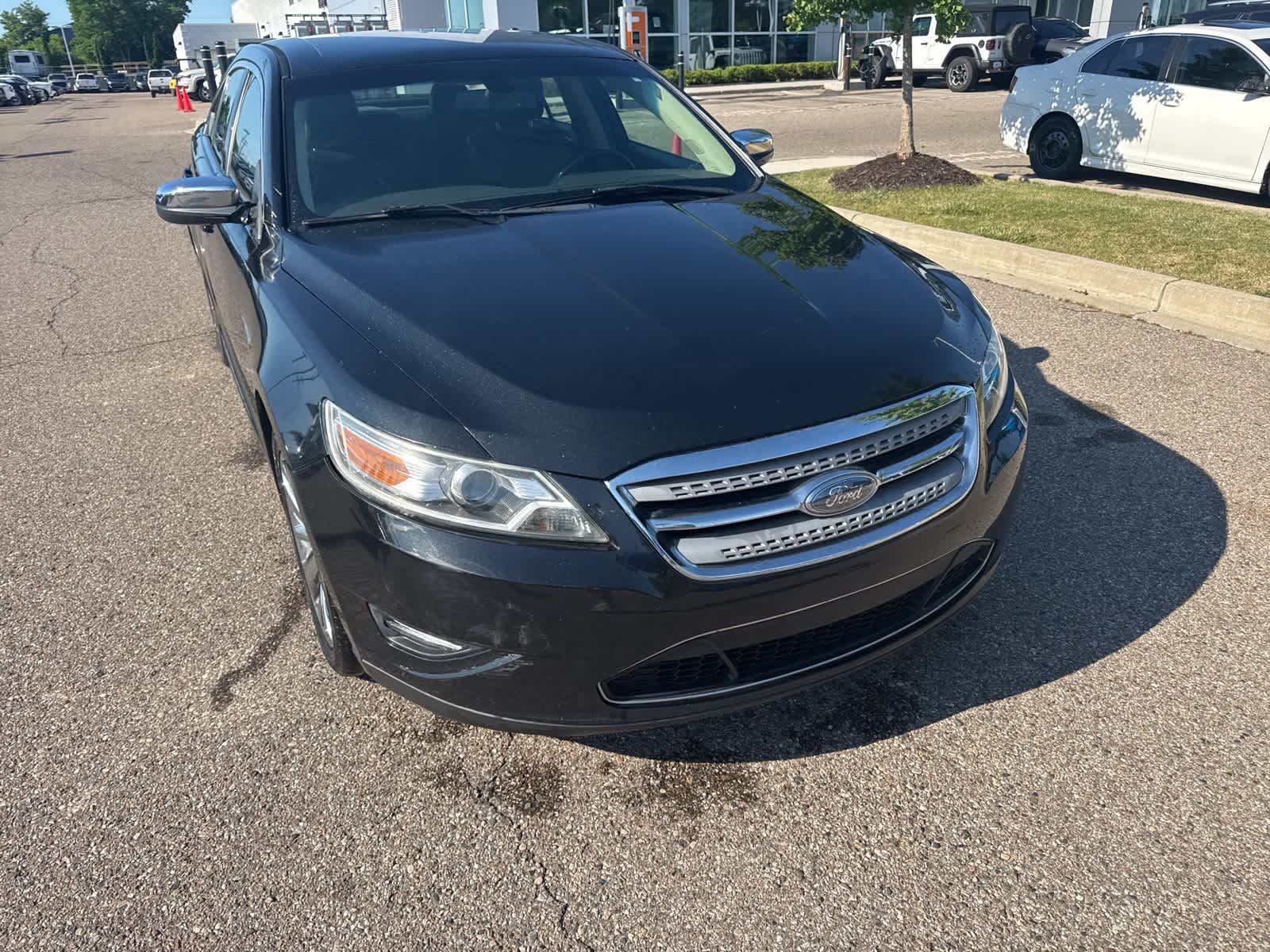 Thumbnail: 2010 Ford Taurus - 6