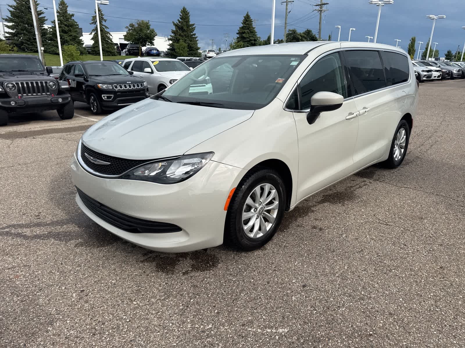 Thumbnail: 2017 Chrysler Pacifica - 31