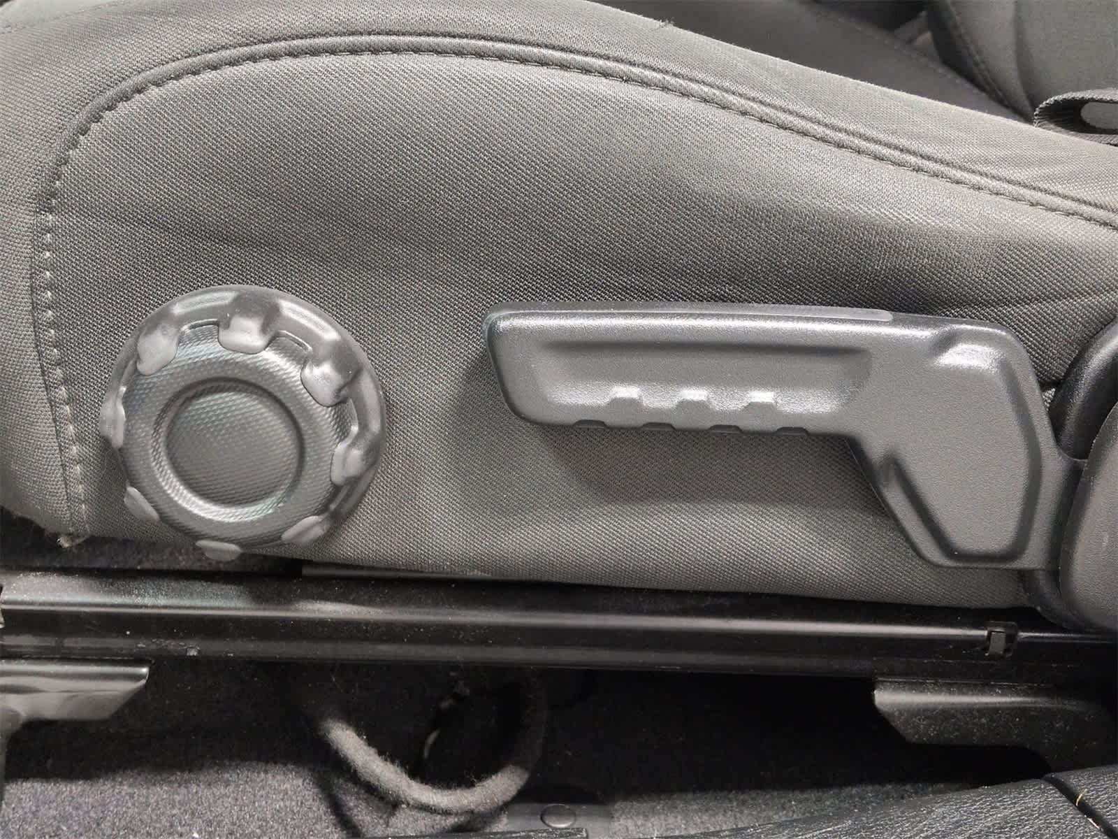 Thumbnail: 2019 Jeep Wrangler - 18