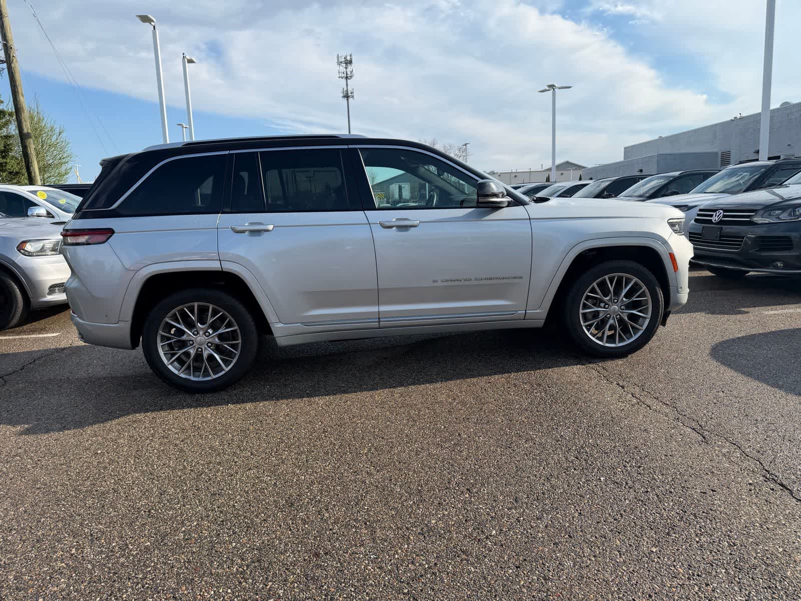 Thumbnail: 2022 Jeep Grand Cherokee - 17