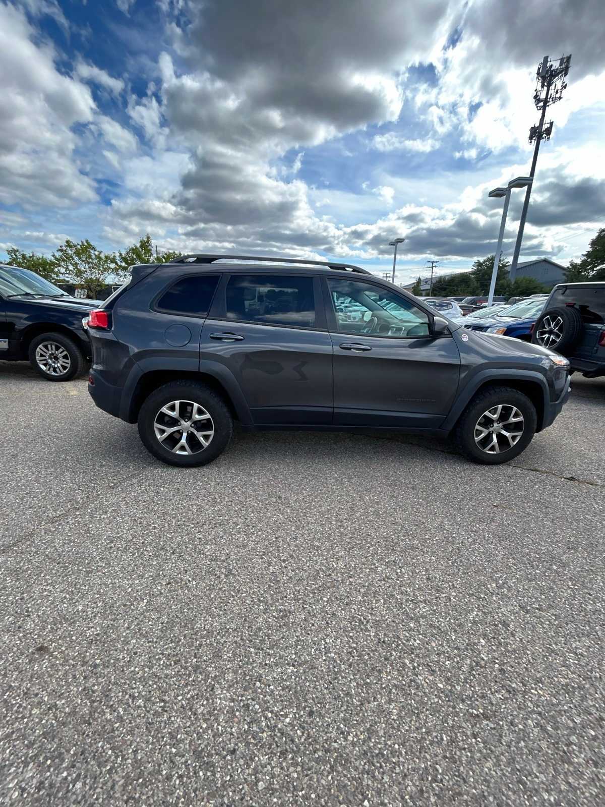 Thumbnail: 2015 Jeep Cherokee - 12