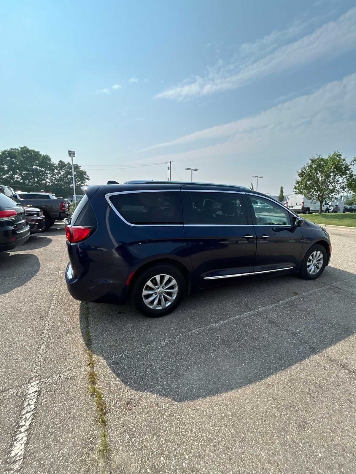 Thumbnail: 2018 Chrysler Pacifica - 18