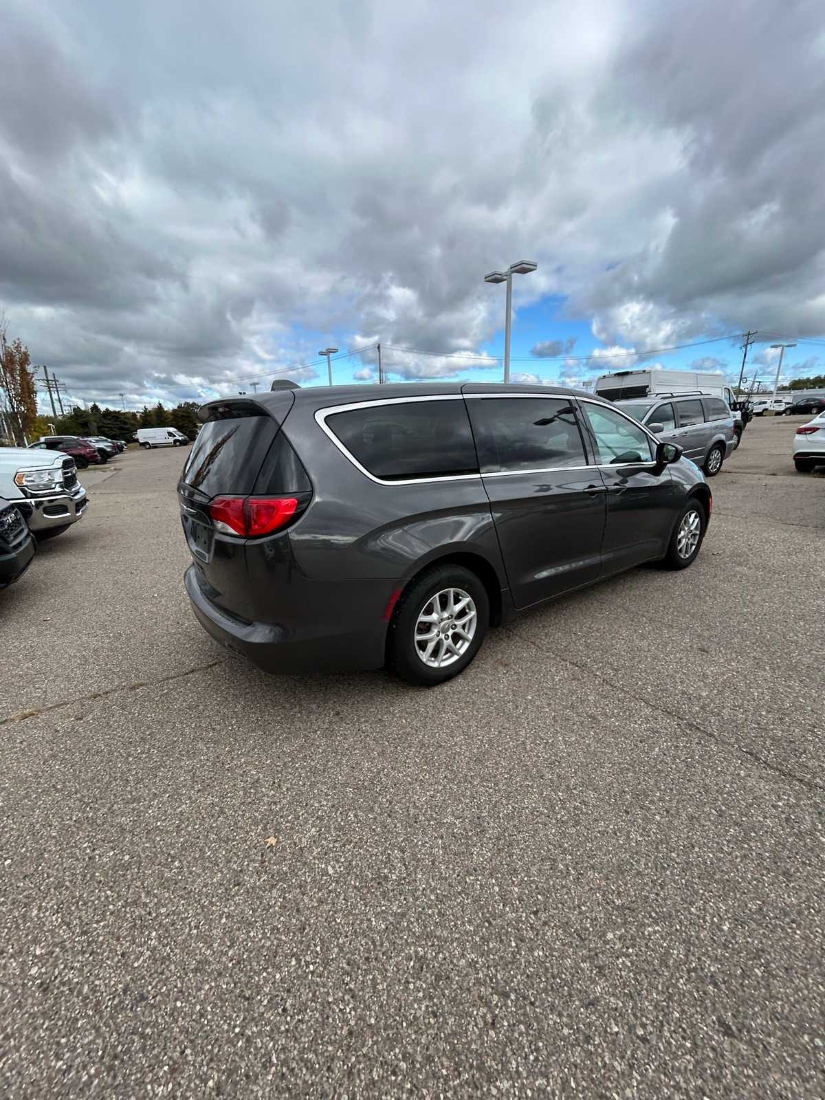 Thumbnail: 2017 Chrysler Pacifica - 14