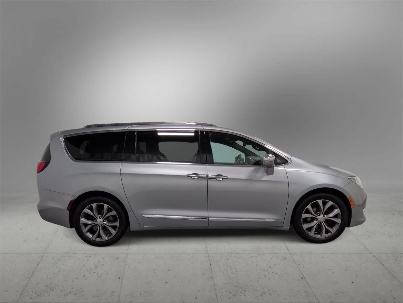 Thumbnail: 2020 Chrysler Pacifica - 9