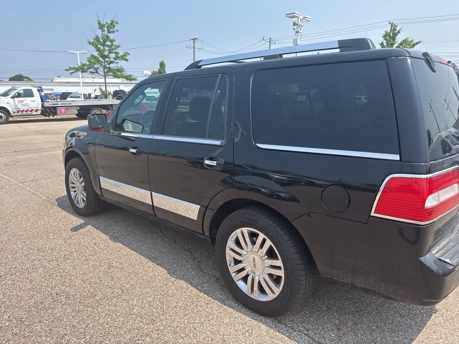 Thumbnail: 2008 Lincoln Navigator - 23