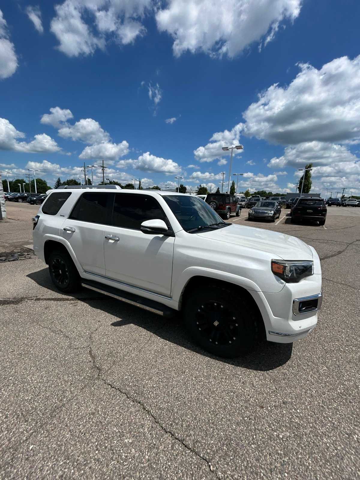 Thumbnail: 2014 Toyota 4Runner - 10