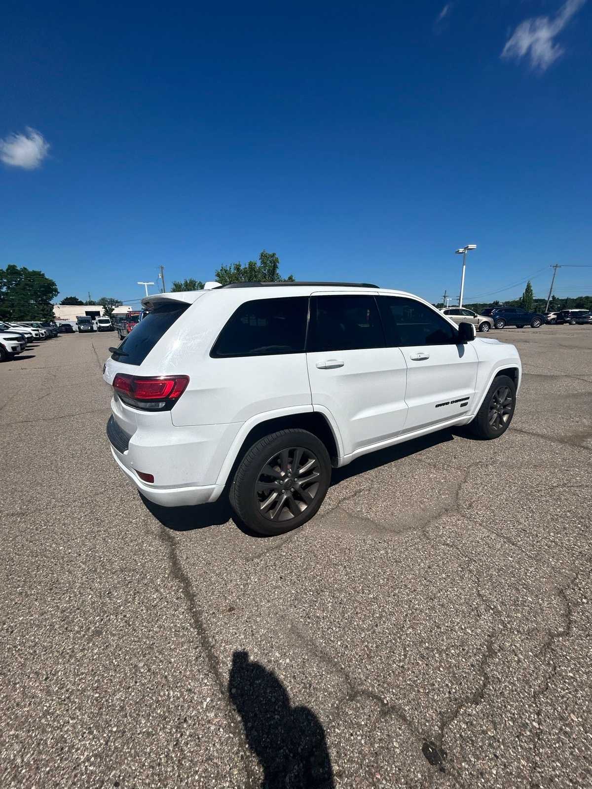 Thumbnail: 2017 Jeep Grand Cherokee - 16