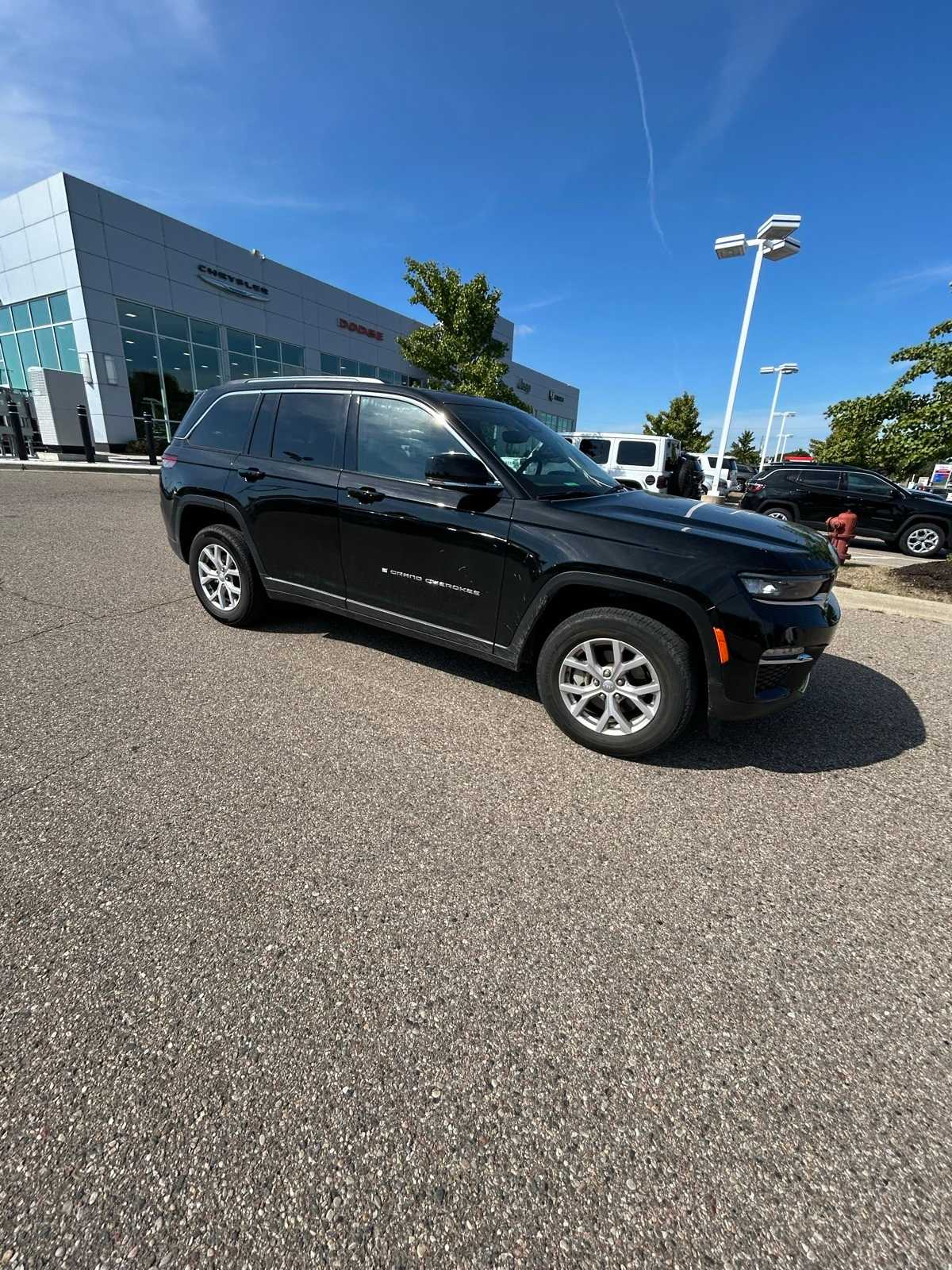 Thumbnail: 2022 Jeep Grand Cherokee - 12