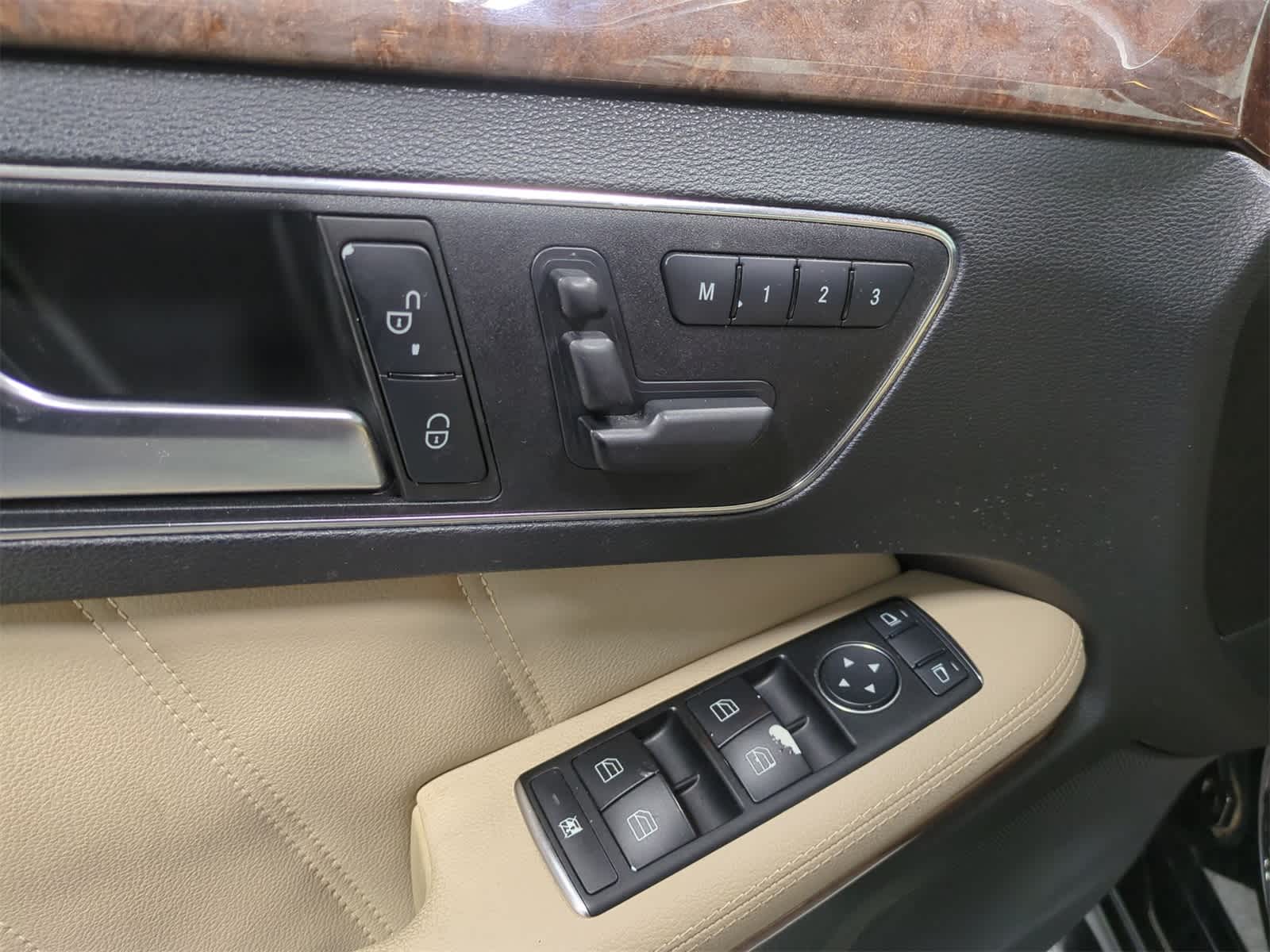 Thumbnail: 2013 Mercedes-Benz E-Class - 17
