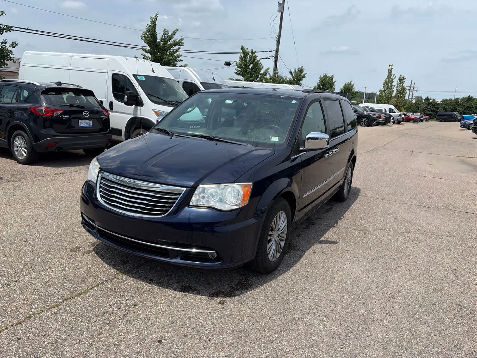 2014 Chrysler Town & Country Touring -
                  Farmington Hills, MI