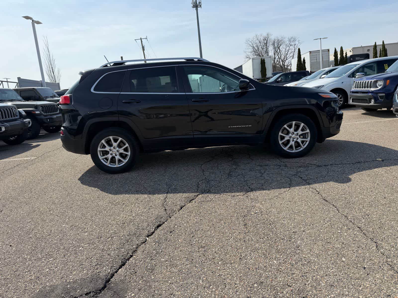 Thumbnail: 2015 Jeep Cherokee - 13