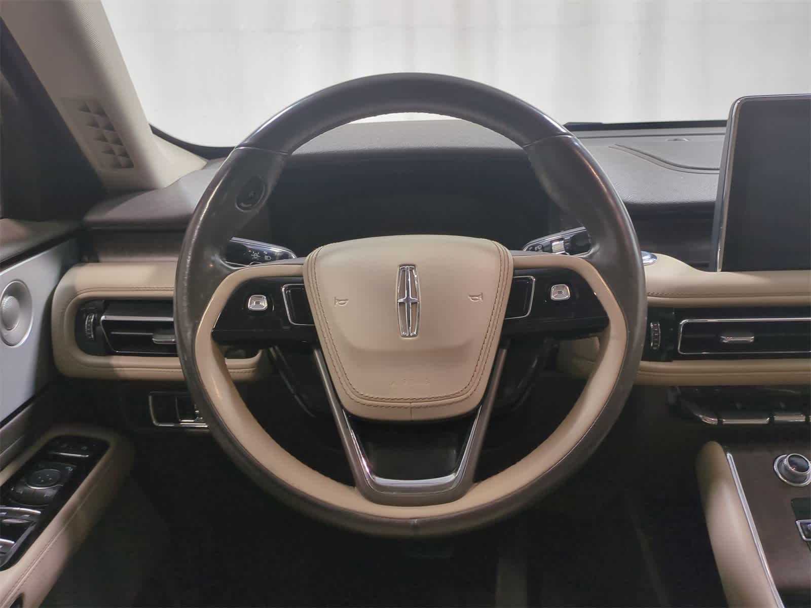 Thumbnail: 2020 Lincoln Aviator - 25