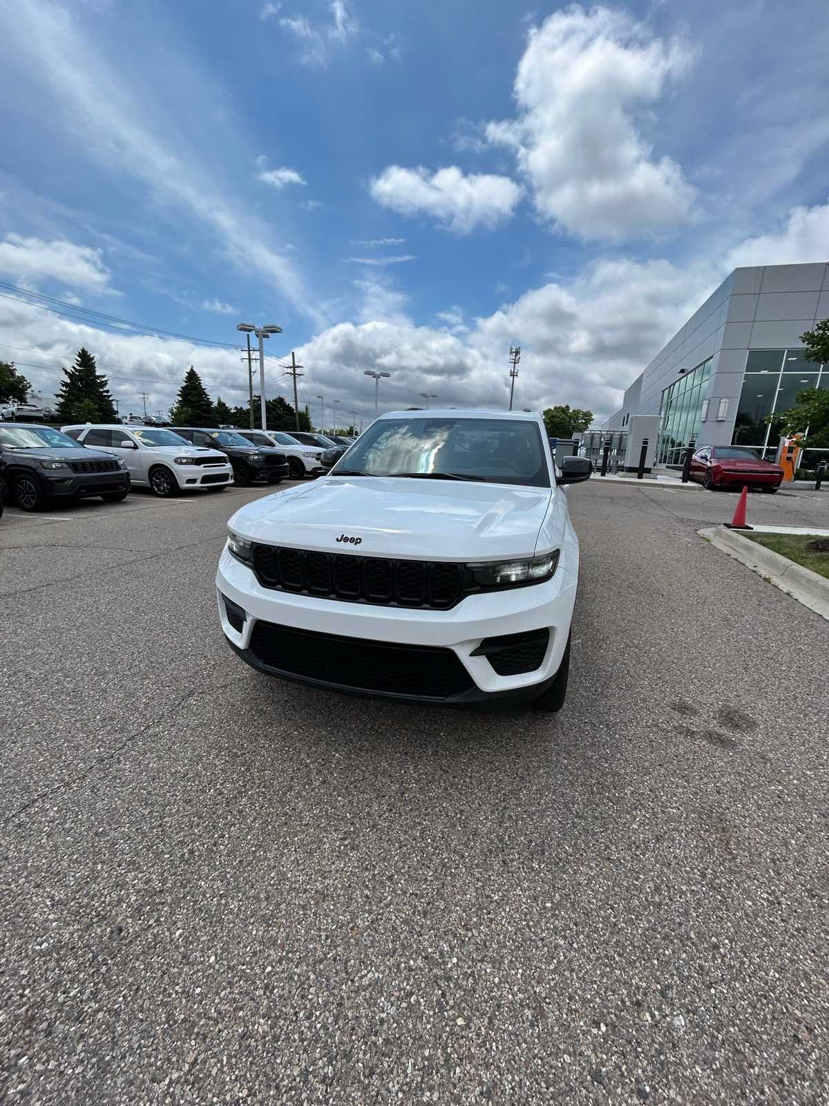 Thumbnail: 2023 Jeep Grand Cherokee - 6