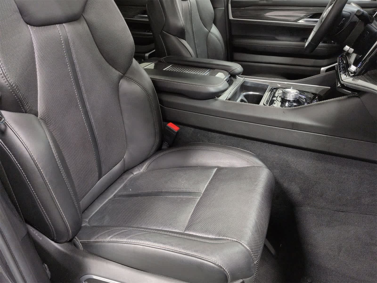 Thumbnail: 2022 Jeep Wagoneer - 24