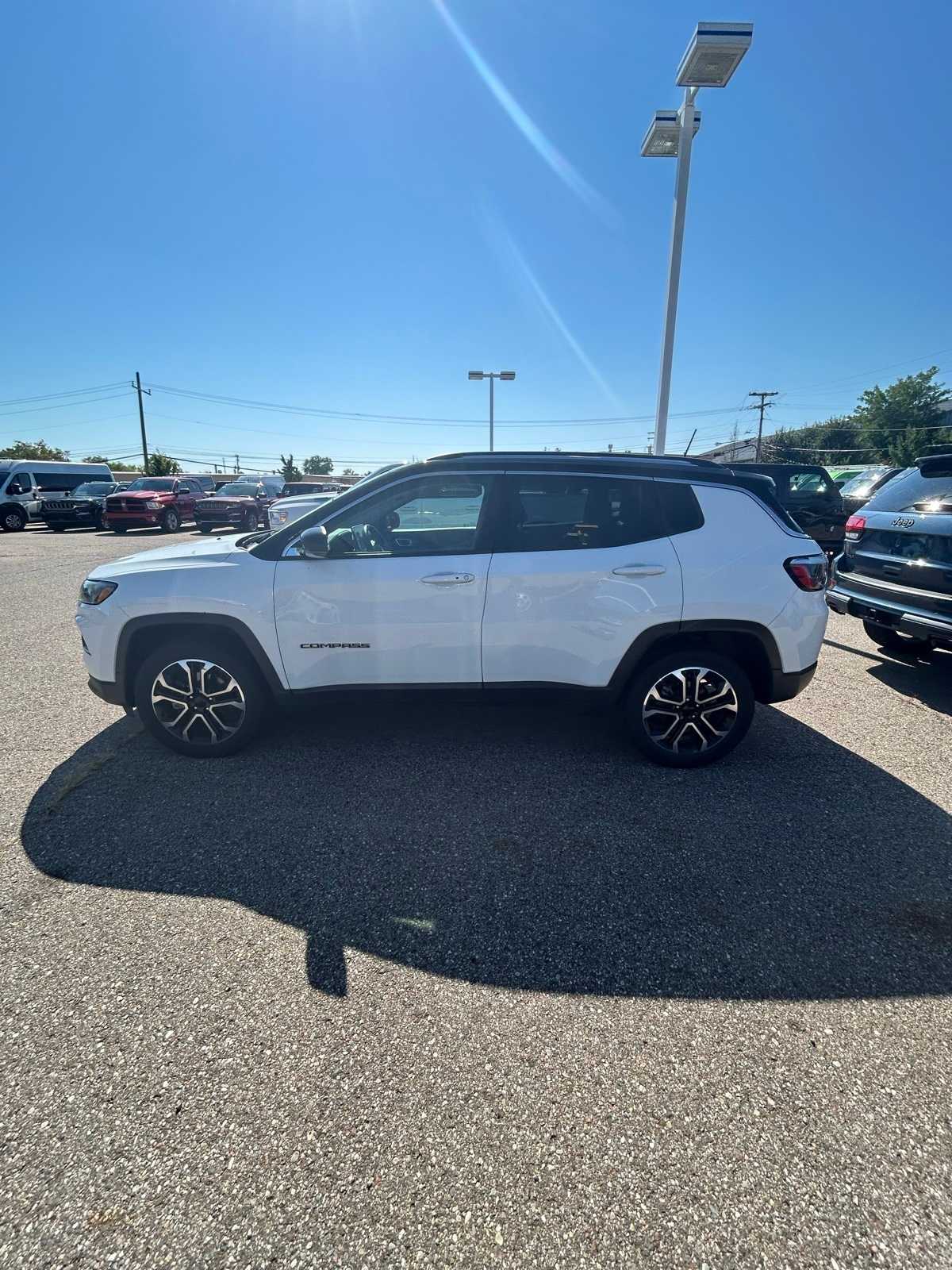 Thumbnail: 2022 Jeep Compass - 28