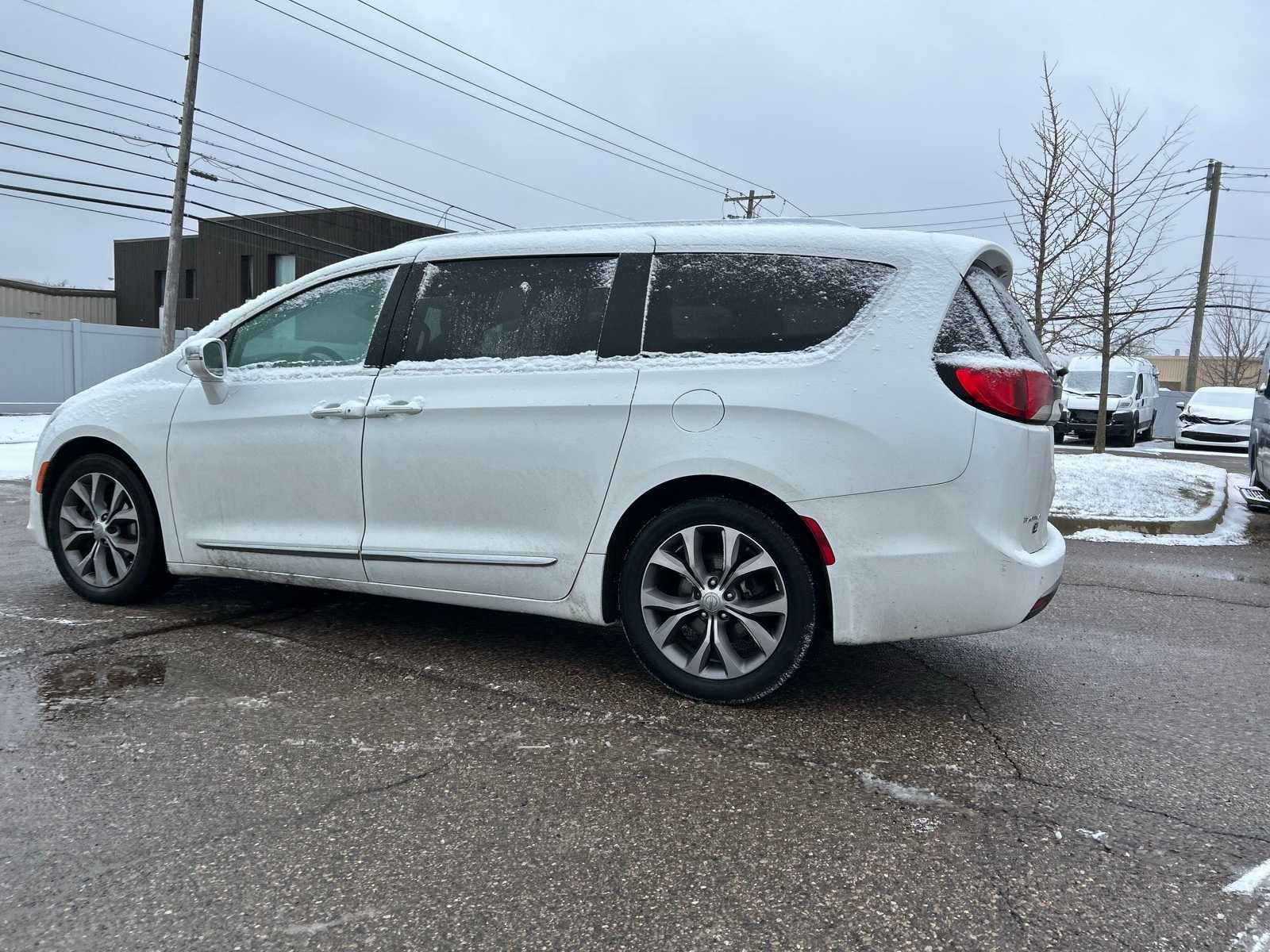 Thumbnail: 2020 Chrysler Pacifica - 24