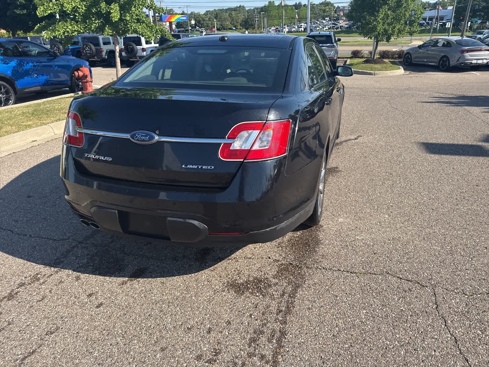 Thumbnail: 2010 Ford Taurus - 21