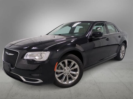 2023 Chrysler 300 Touring Sedan