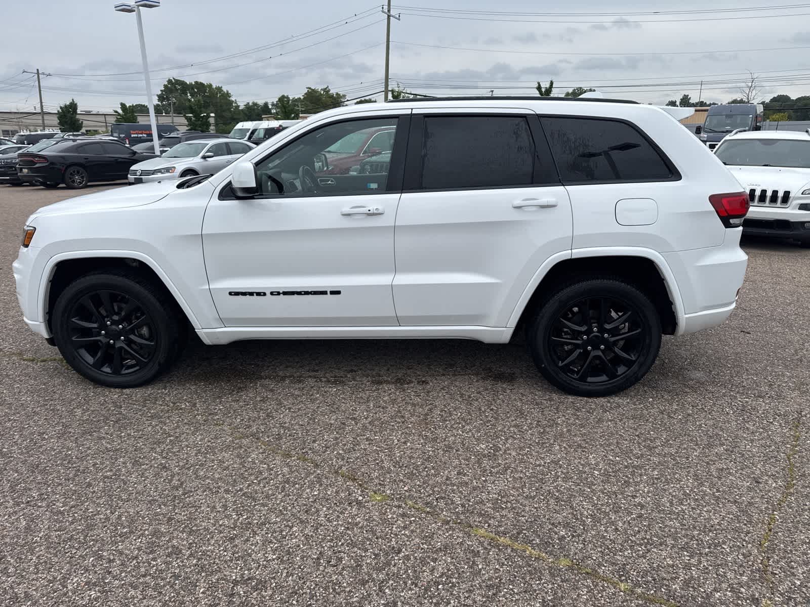 Thumbnail: 2022 Jeep Grand Cherokee - 25