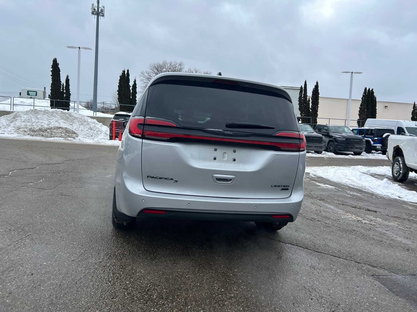 Thumbnail: 2023 Chrysler Pacifica - 22