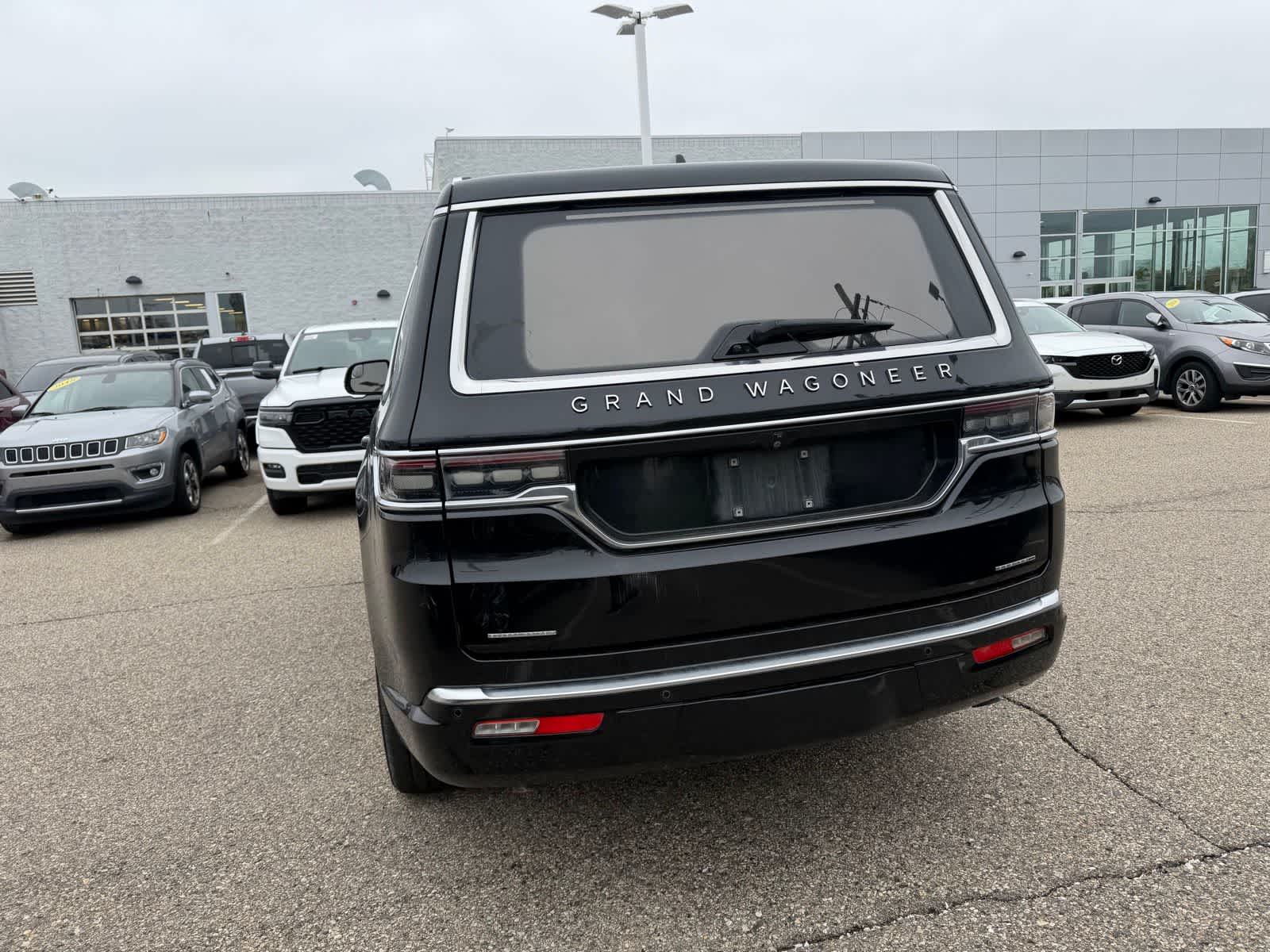 Thumbnail: 2022 Jeep Grand Wagoneer - 19