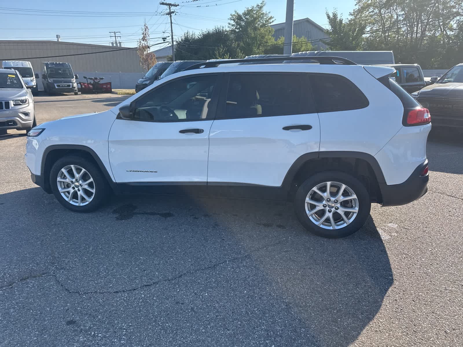 Thumbnail: 2016 Jeep Cherokee - 20