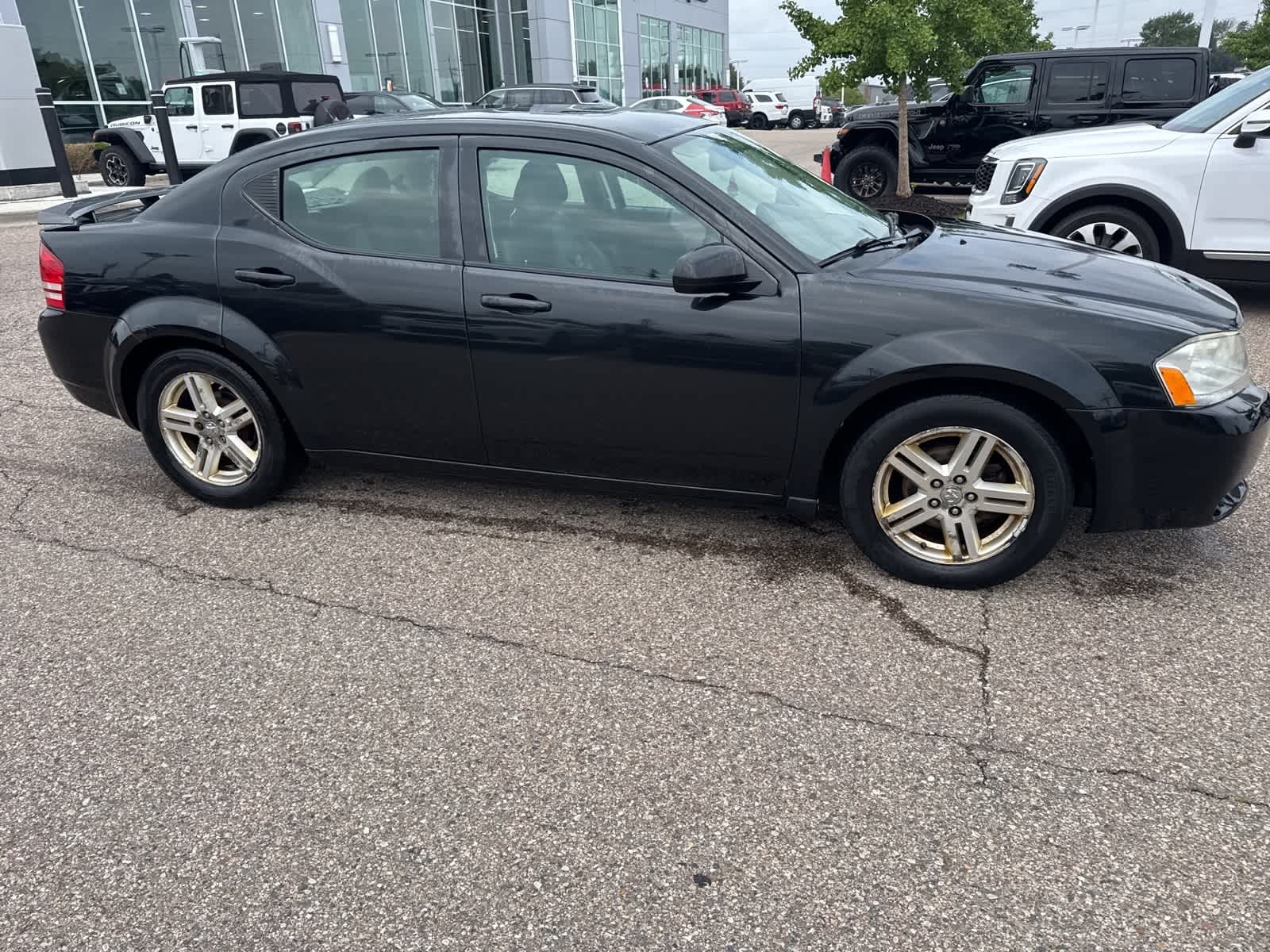 Thumbnail: 2010 Dodge Avenger - 11