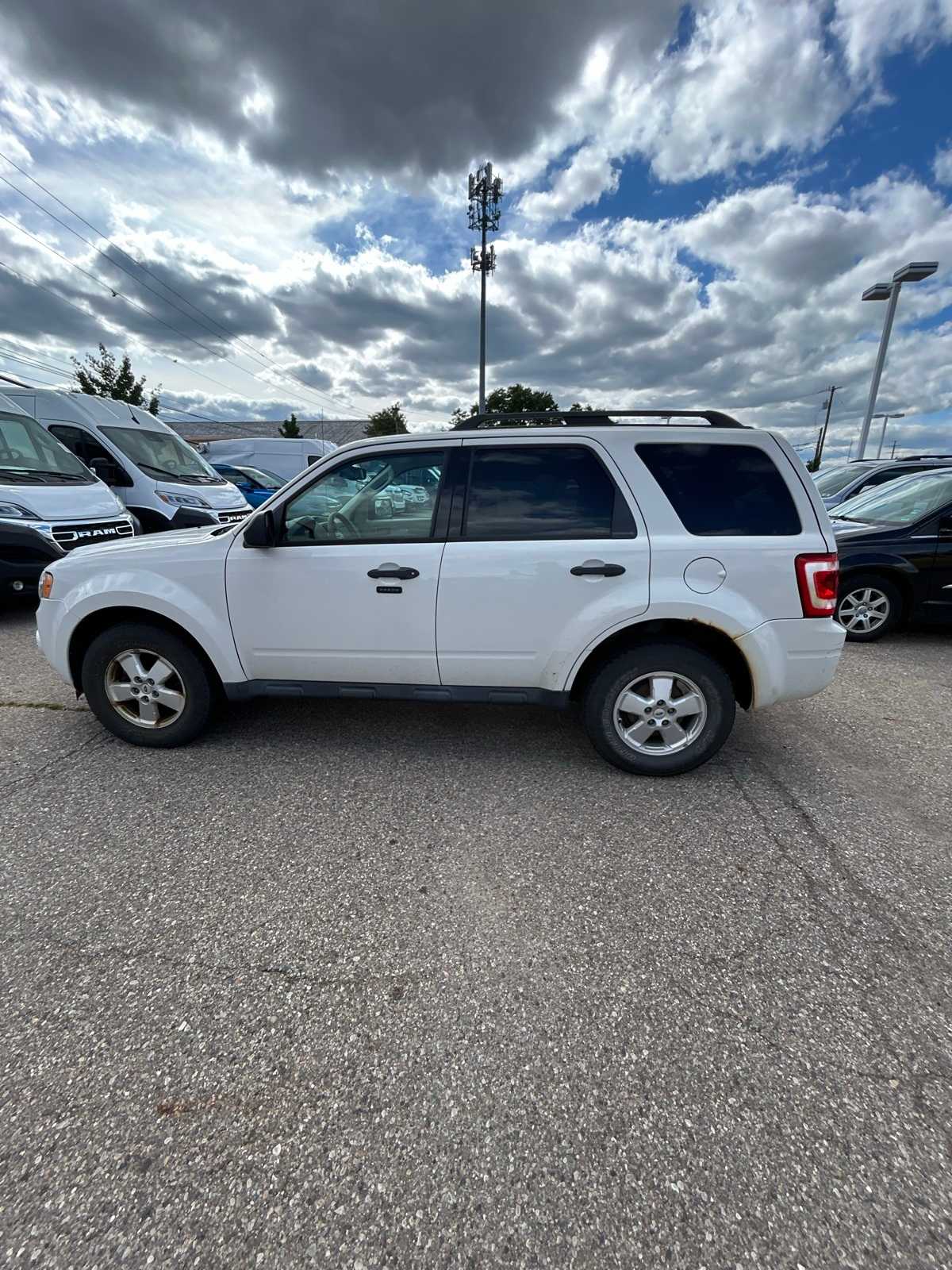 Thumbnail: 2011 Ford Escape - 27