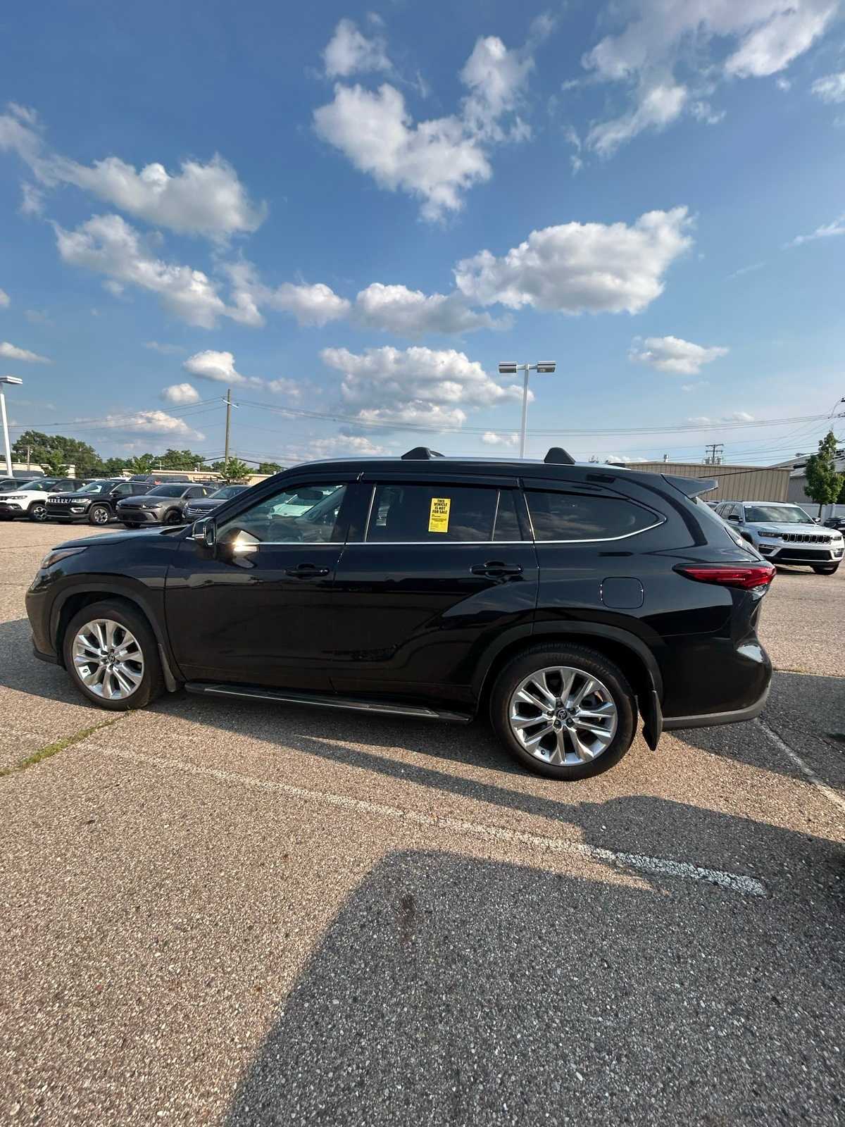 Thumbnail: 2023 Toyota Highlander - 29