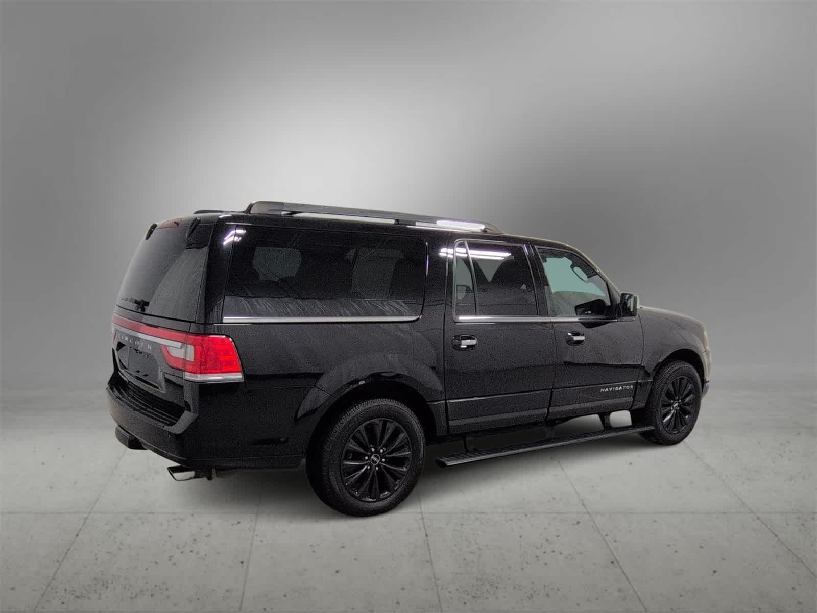 Thumbnail: 2017 Lincoln Navigator L - 8