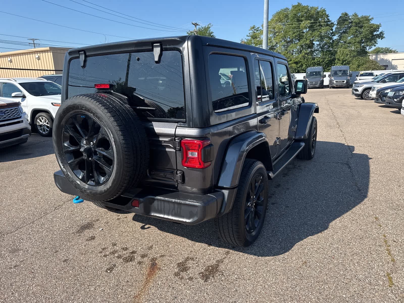 Thumbnail: 2022 Jeep Wrangler - 14