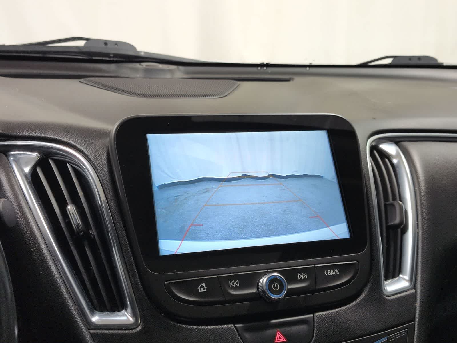 Thumbnail: 2018 Chevrolet Malibu - 32