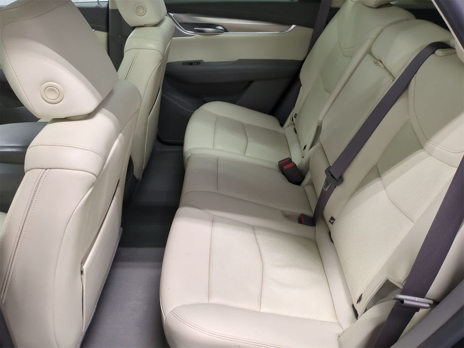 Thumbnail: 2021 Cadillac XT5 - 21