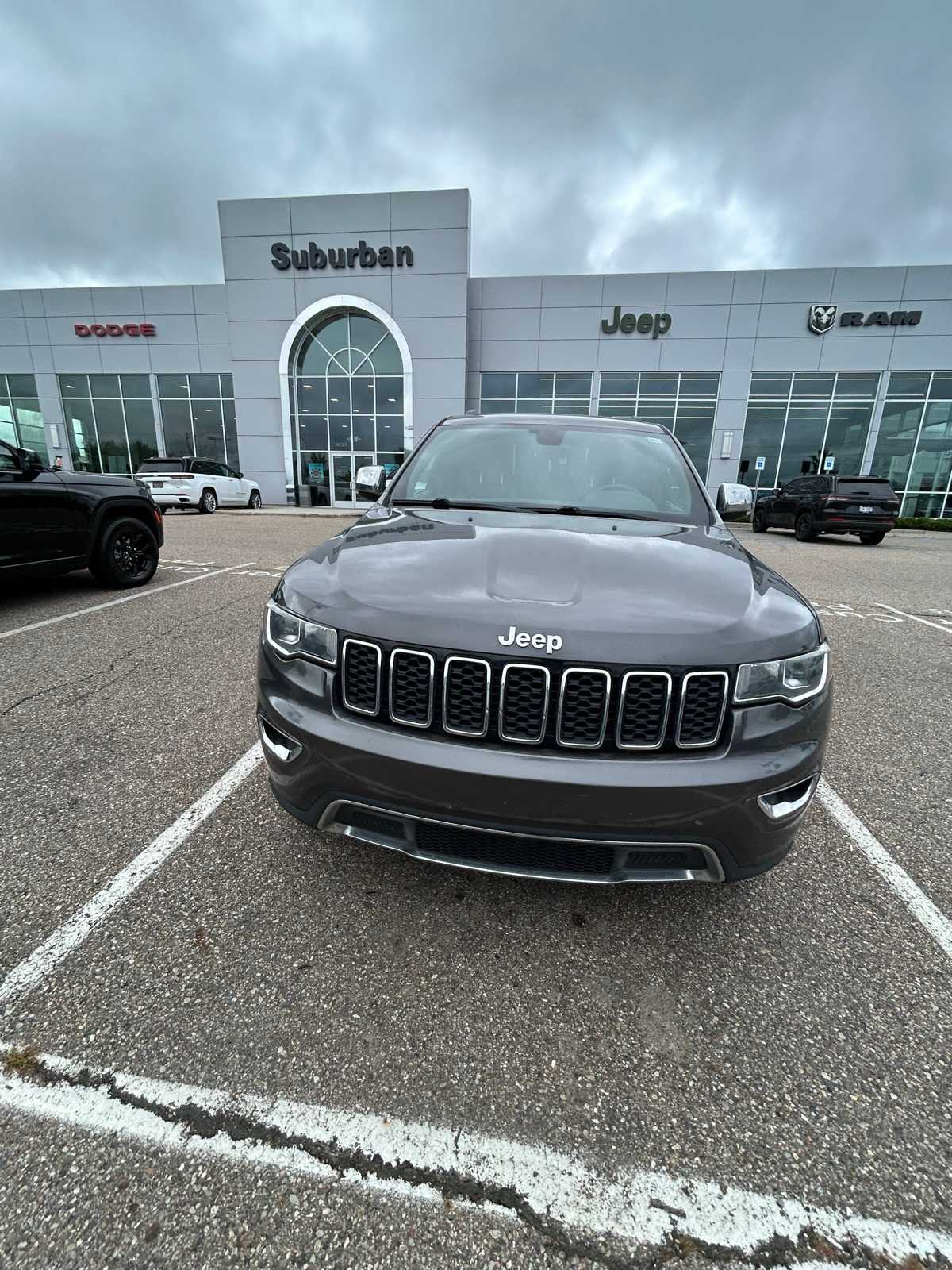 Thumbnail: 2017 Jeep Grand Cherokee - 3