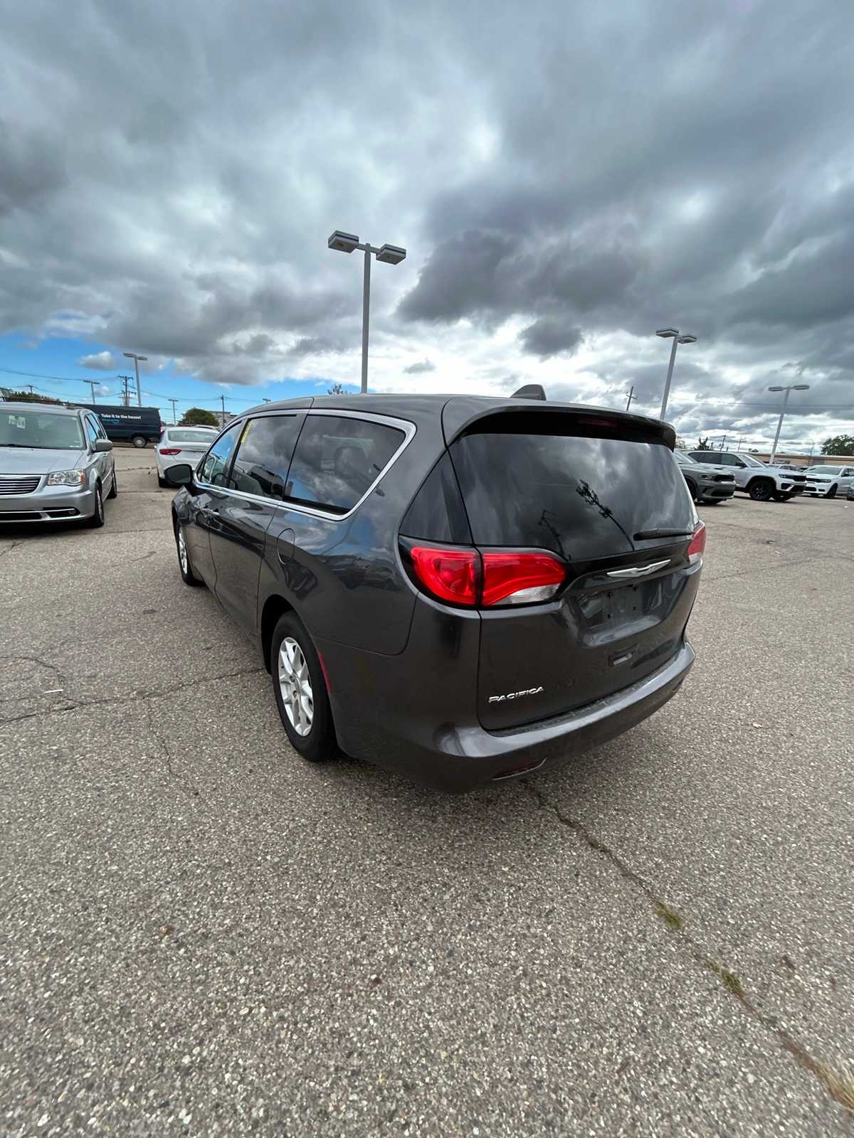 Thumbnail: 2017 Chrysler Pacifica - 20